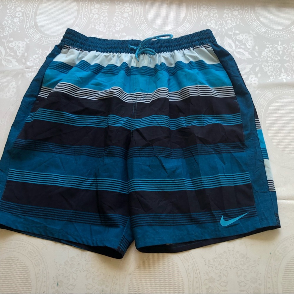 Nike Men’s Size XL Blue Striped Swimming Trunks Shorts Elastic Waist Mesh Lining